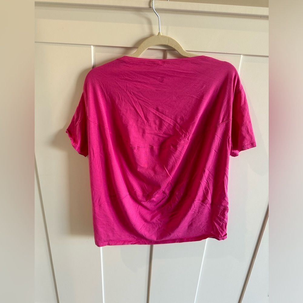 Sonic Pink Lululemon Back in Action Short Sleeve - Picture 4 of 6